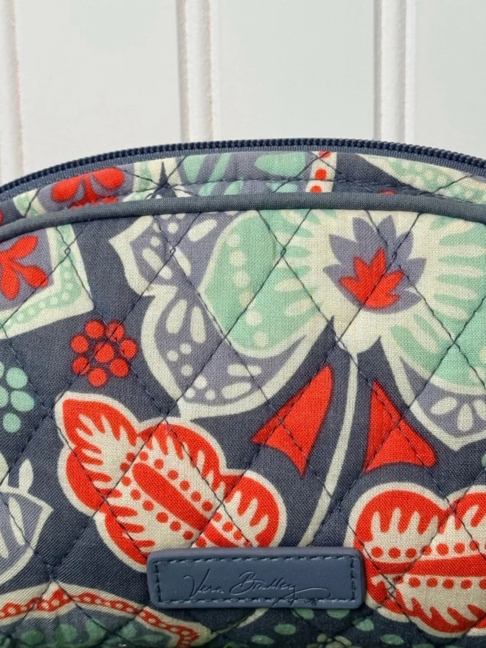 Vera Bradley Nomadic Floral Cosmetic Bag Gray/Red/Mint Lined Zip Closure GUC